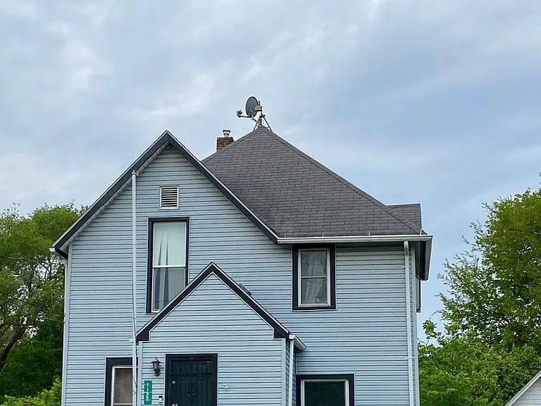 1122 Bluff St — Photo 2