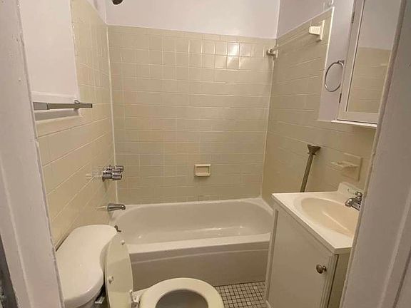 5th image of 801 Lexington Ave #4RR