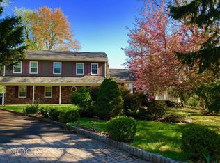 17 Column Ct, Ramsey, NJ 07446