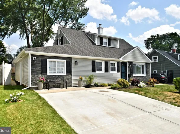 580 Carlisle Dr, Morrisville, PA 19067