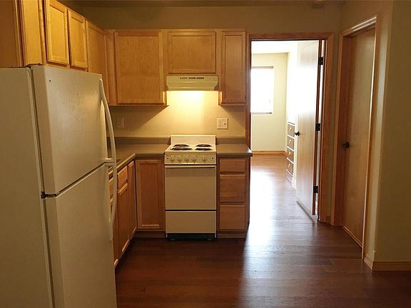 5th image of 122 E Main St #205
