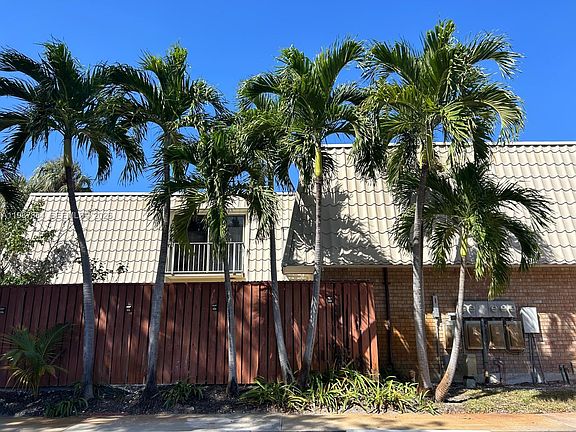 2nd image of 1700 Embassy Dr APT 204