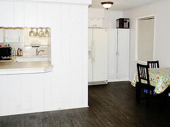 4th image of 309 Arbor Dr