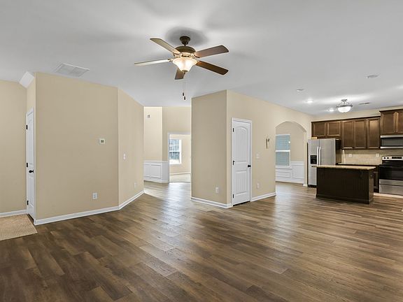 3rd image of 1000 Gwynnes Way