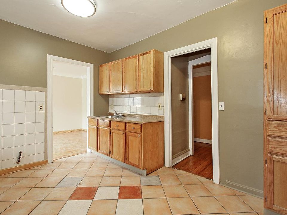 2nd image of 1651 E 72nd St #1