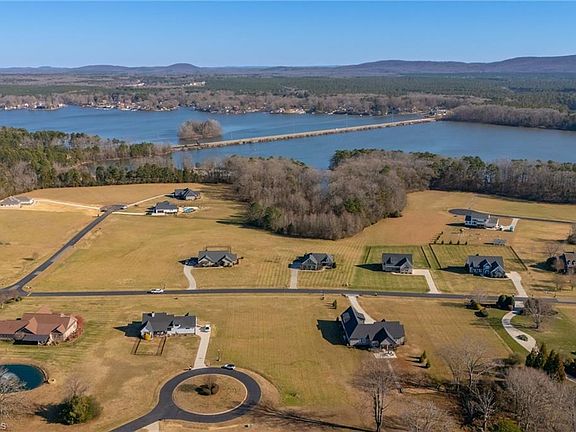 2nd image of 314 Scout Rd