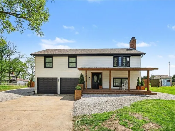 2413 W Post Oak Rd, Olathe, KS 66061