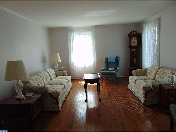 4th image of 90 Peregrine Dr