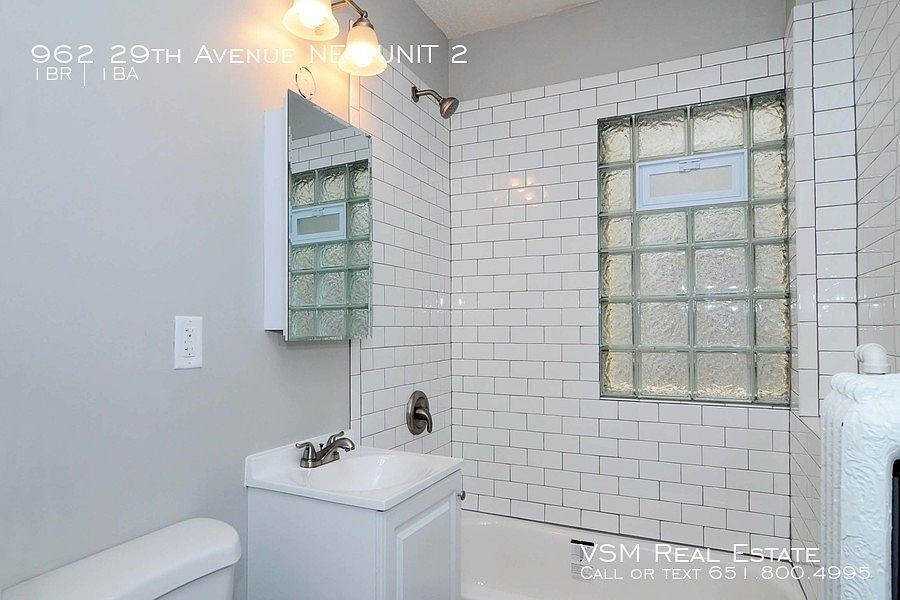 1st image of 962 29th Ave NE APT 2