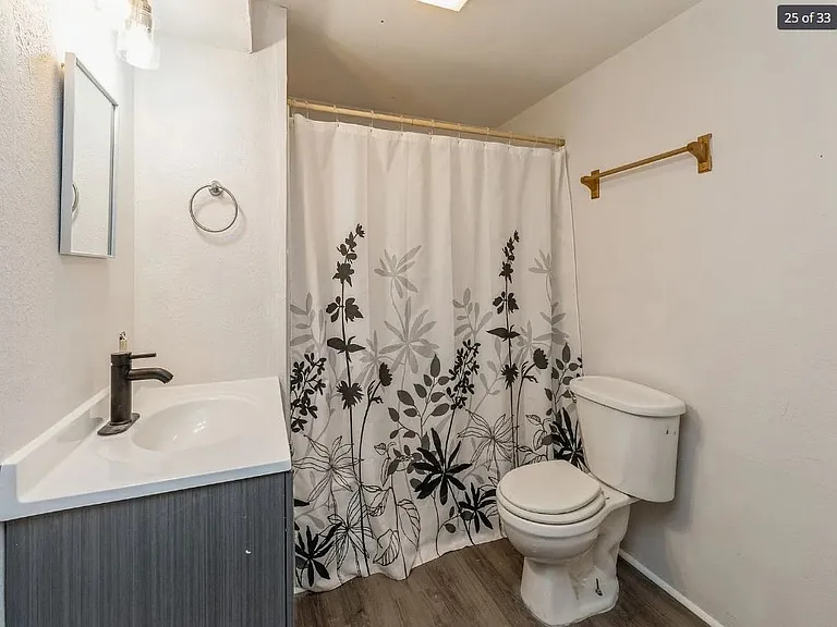 506 E 21st St S — Photo 17