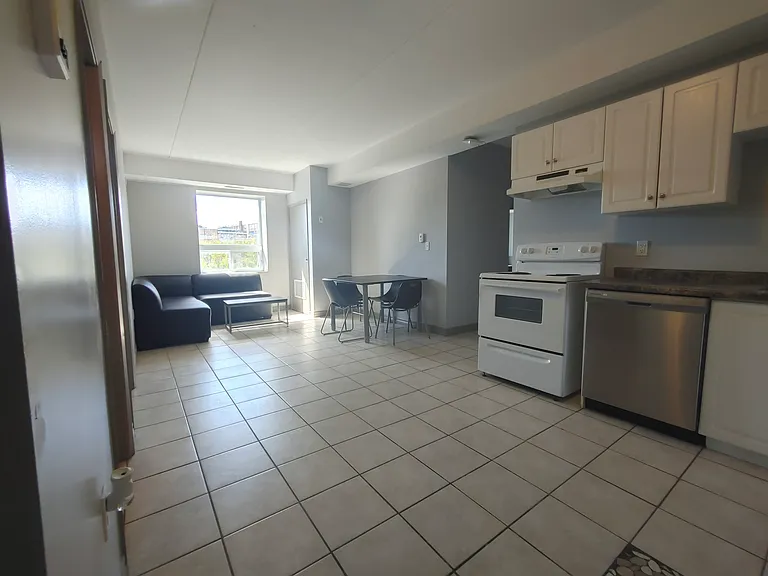 325 Spruce St — Photo 8