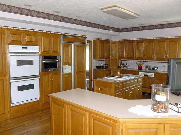 4th image of 2812 Country Club Ln