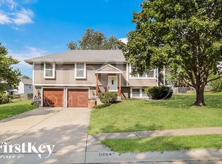 1704 Cooper Dr, Raymore, MO 64083