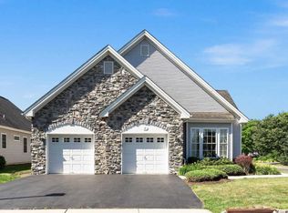 2 Hummingbird Dr, Hamilton, NJ 08690