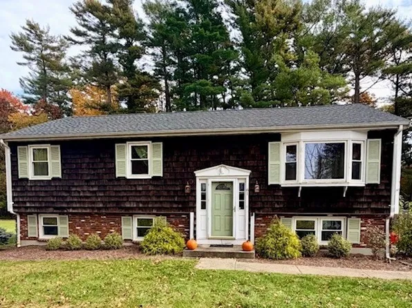 61 Hollister Rd, Swansea, MA 02777