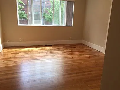 4253 9th Ave NE Seattle WA 98105 LCG -(C) — Photo 3