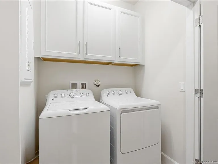 1871 SE Tarni Way — Photo 18