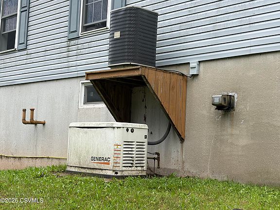 2nd image of 1032 W Mountain Rd