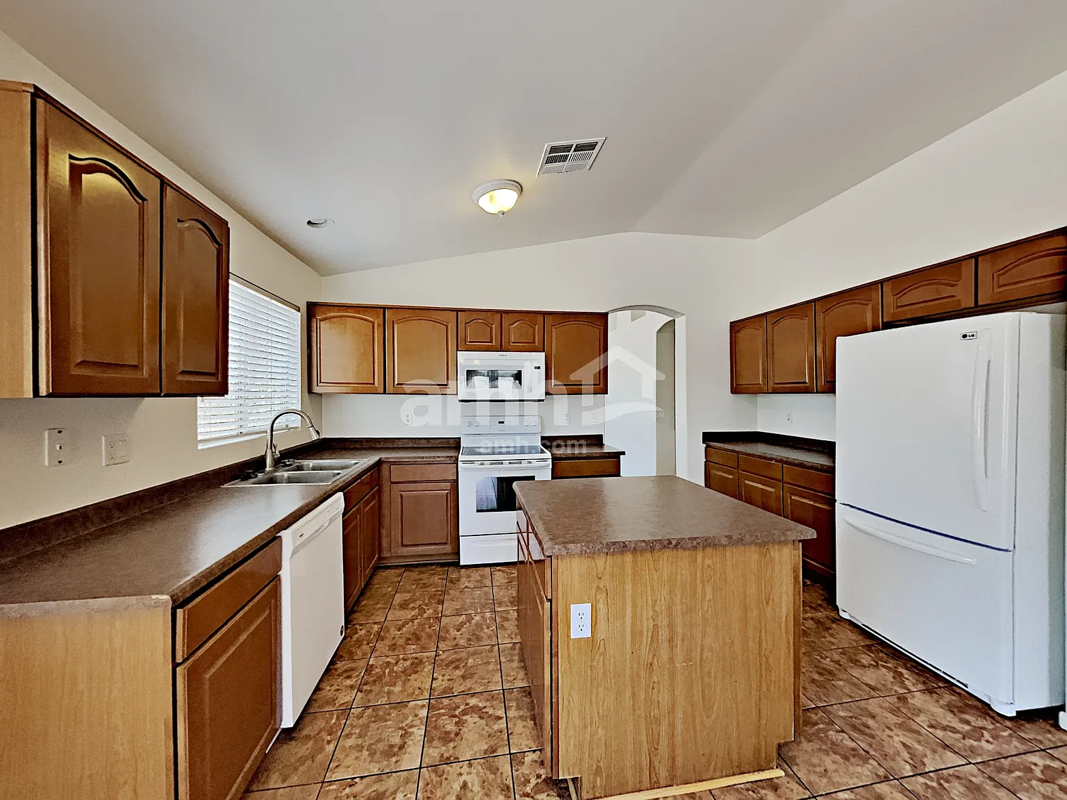 4 bed, 2.5 bath, 1870 sqft, $2,170 — Photo 3
