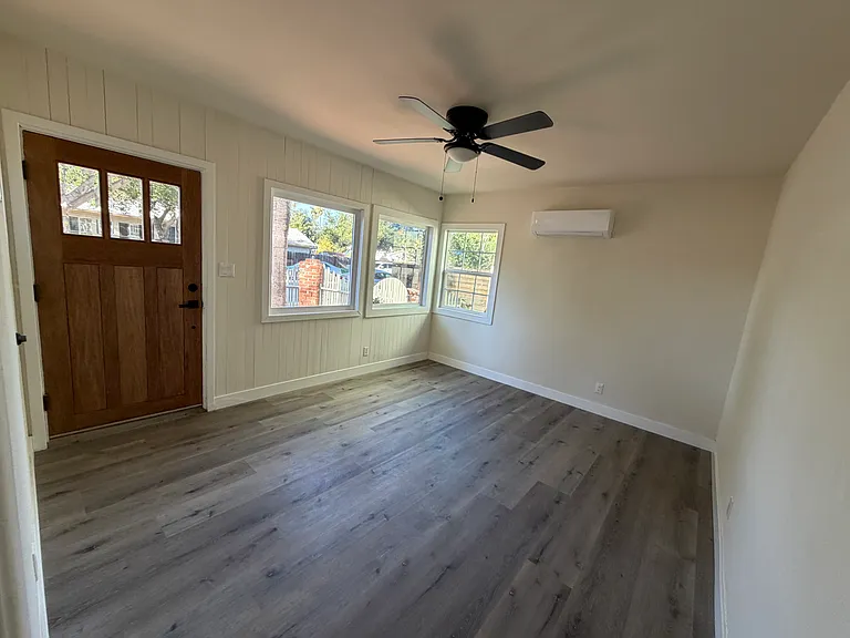 2922 Glenhurst Ave — Photo 3