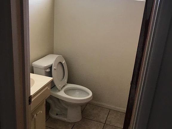 4th image of 24612 Stewart St
