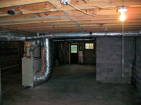 3rd image of 957 Swift Dr