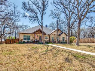 1010 Shady Oaks Dr, Bridgeport, TX 76426