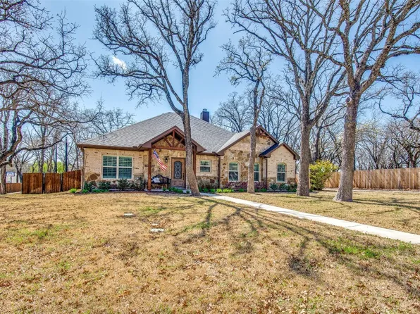 1010 Shady Oaks Dr, Bridgeport, TX 76426