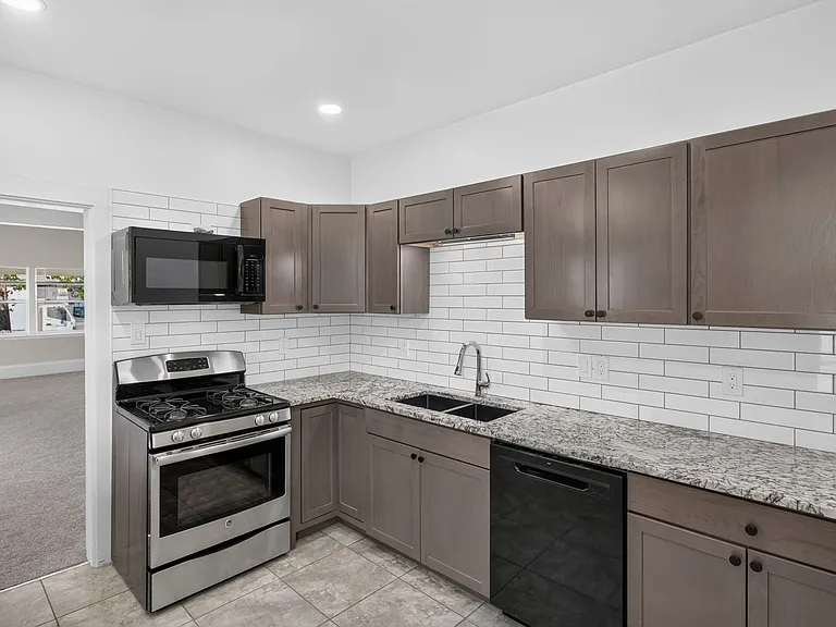 132 S Lincoln St — Photo 4