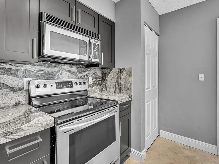 2820 Oakland Forest Dr #107 — Photo 9