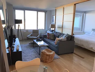 Rented by iHomeny Realty