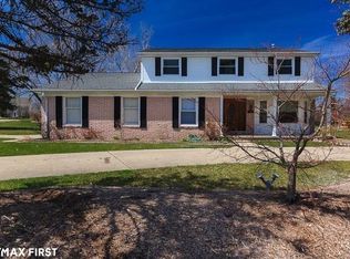 4765 Heatherbrook Dr, Troy, MI 48098
