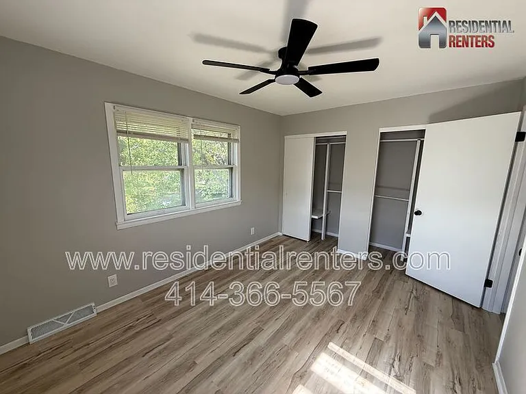 5824 N 117th St #RIGHT SIDE — Photo 10