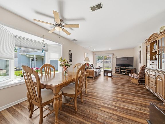 2nd image of 220 Holly Ln