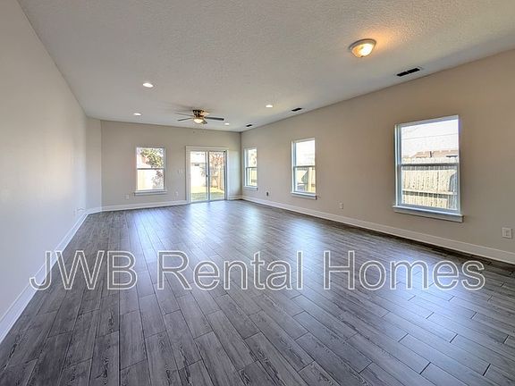 5th image of 811 2nd Ave S