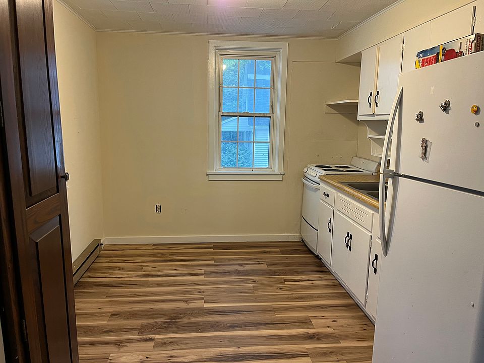 Eat in kitchen