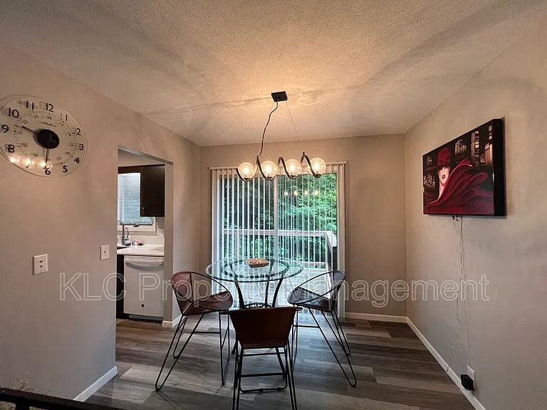 3805 Maquoketa Dr — Photo 6