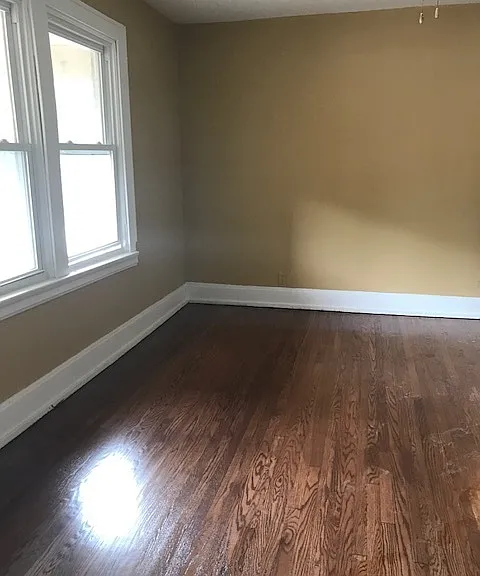 One-Bedroom Unit Available in Walnut Hills - Heat and Water Included — Photo 14