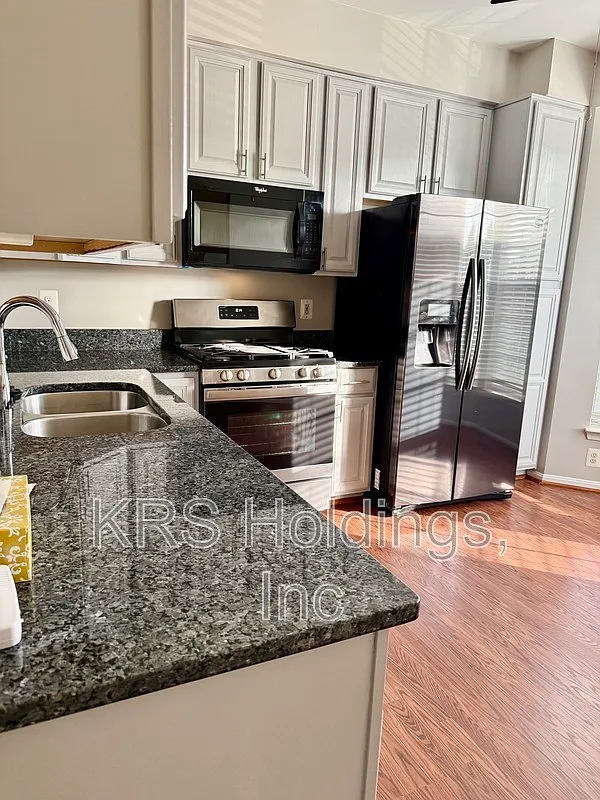 4 bed, 3.5 bath, 1900 sqft, $2,500 — Photo 3