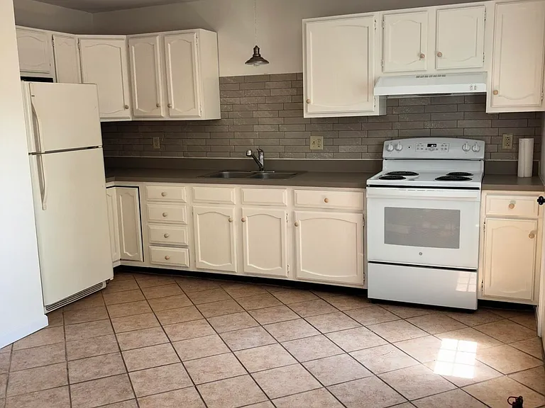 606 Nicholas Ave — Photo 7