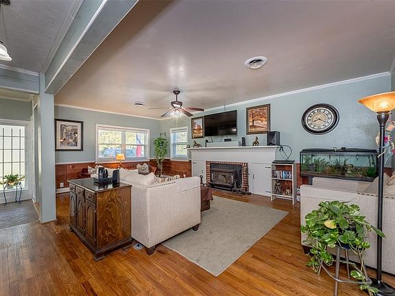 3rd image of 1703 Woodland Dr