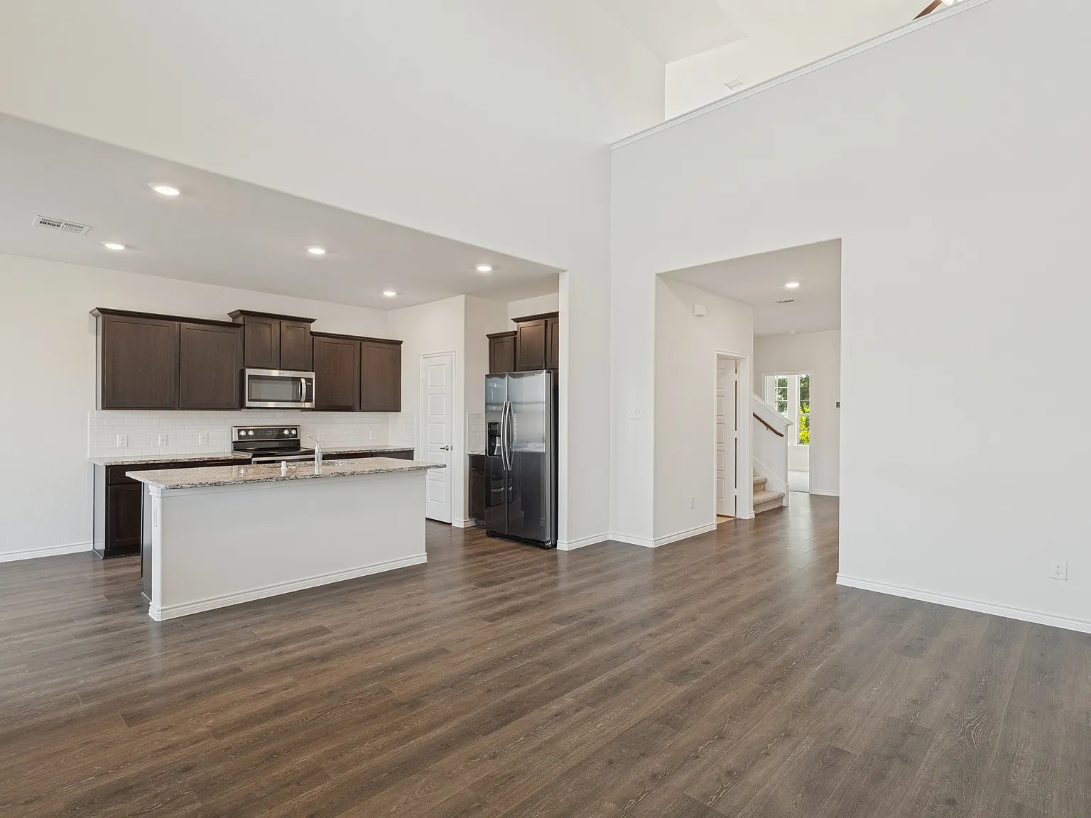 4 bed, 2393 sqft, $2,500 — Photo 3