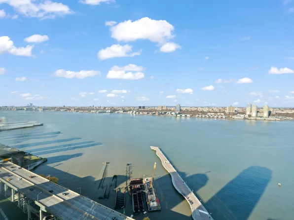 200 Riverside Boulevard image 4 of 29