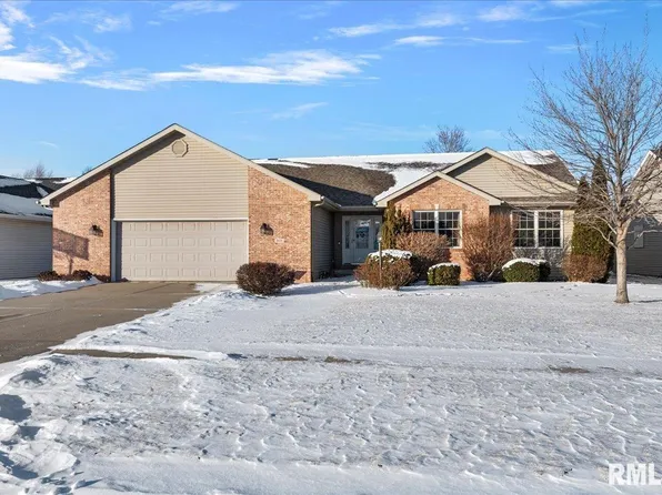 325 Garvey Ln, Chatham, IL 62629