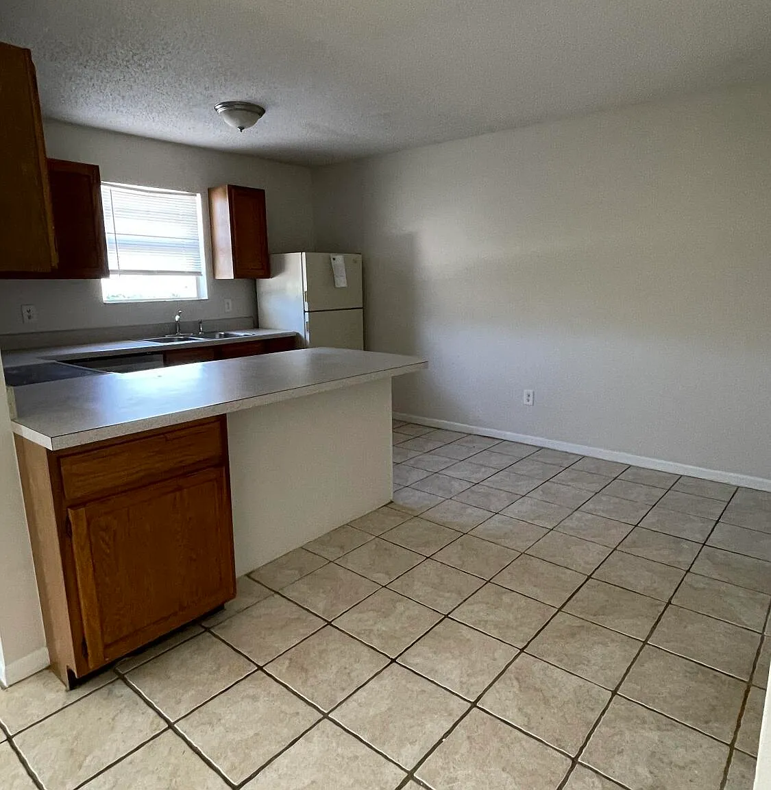 2 bed, 1.0 bath, $1,400 — Photo 3