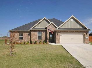 5402 SE Ashbrook Dr, Bartlesville, OK 74006