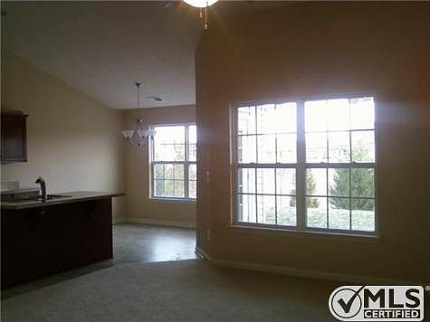 3rd image of 395 Devon Chase Hl Unit 5401