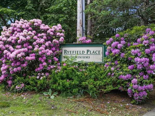 8 Longmeadow Dr APT 31, Rowley, MA 01969