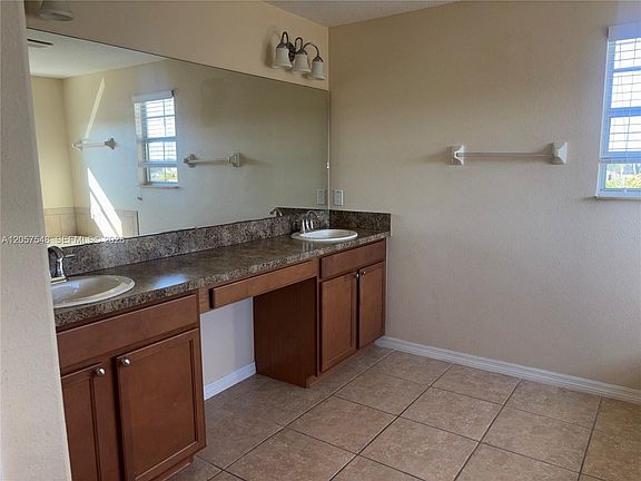 5th image of 2579 Carrickton Cir