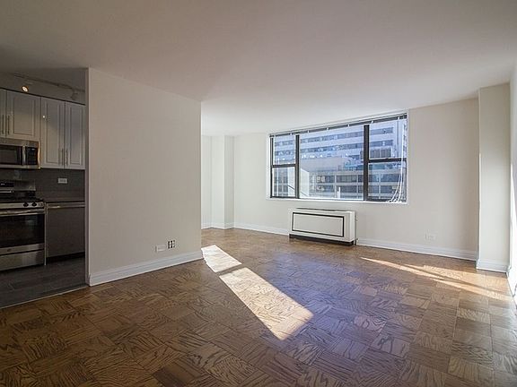 3rd image of 400 E 71st St APT 16U